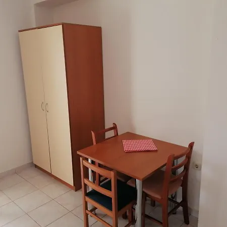 Apartments Vili Betina *