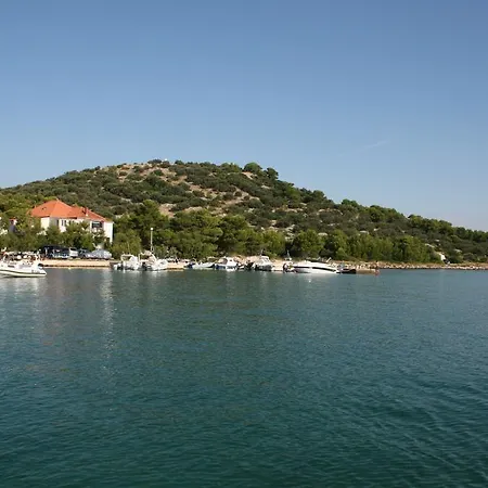 Apartments Vili Betina *