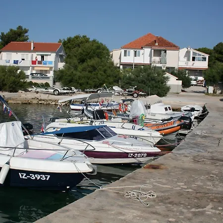 Apartments Vili Betina Betina