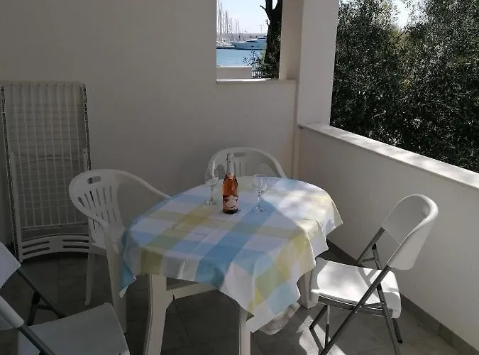 Apartamento Apartments Vili Betina *